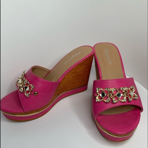 Pink Heels Size 5 1/2 - Picture 2 of 11